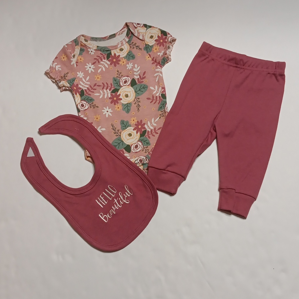 Short Sleeve Bodysuit, Pant, and Bib